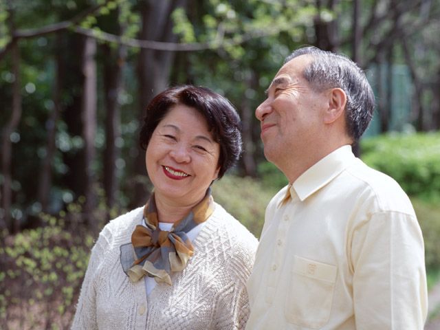 Cách tăng cường miễn dịch cho người lớn tuổi hiệu quả và an toàn